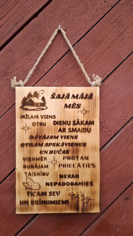 Plāksne "Šajā mājā mēs"
